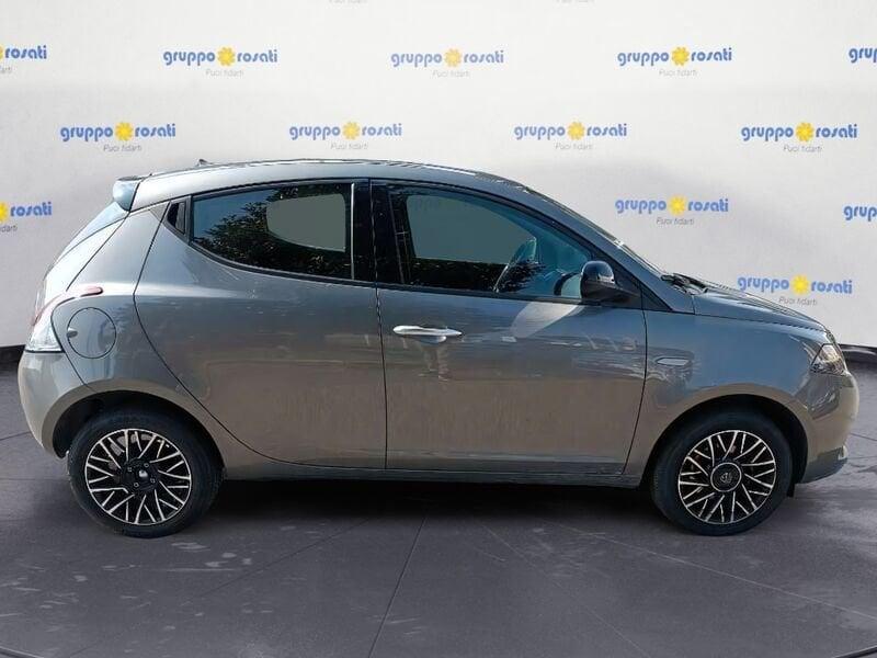 Lancia Ypsilon New 5 porte My24 1.0 Firefly 70 CvStart&Stop Hybrid Oro