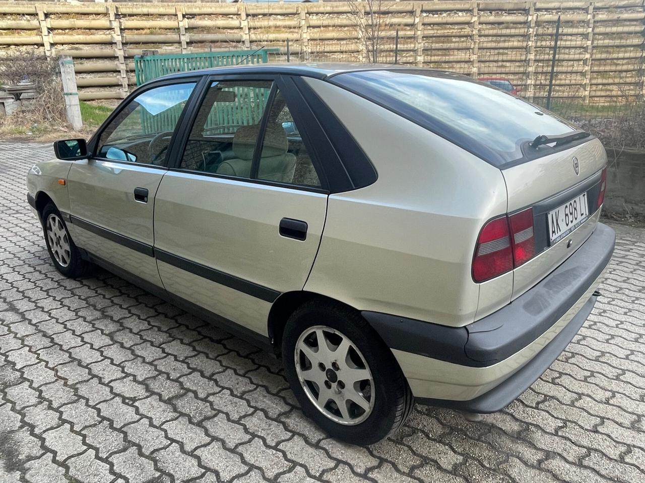 Lancia Delta 1.6 i.e. 5 porte LE