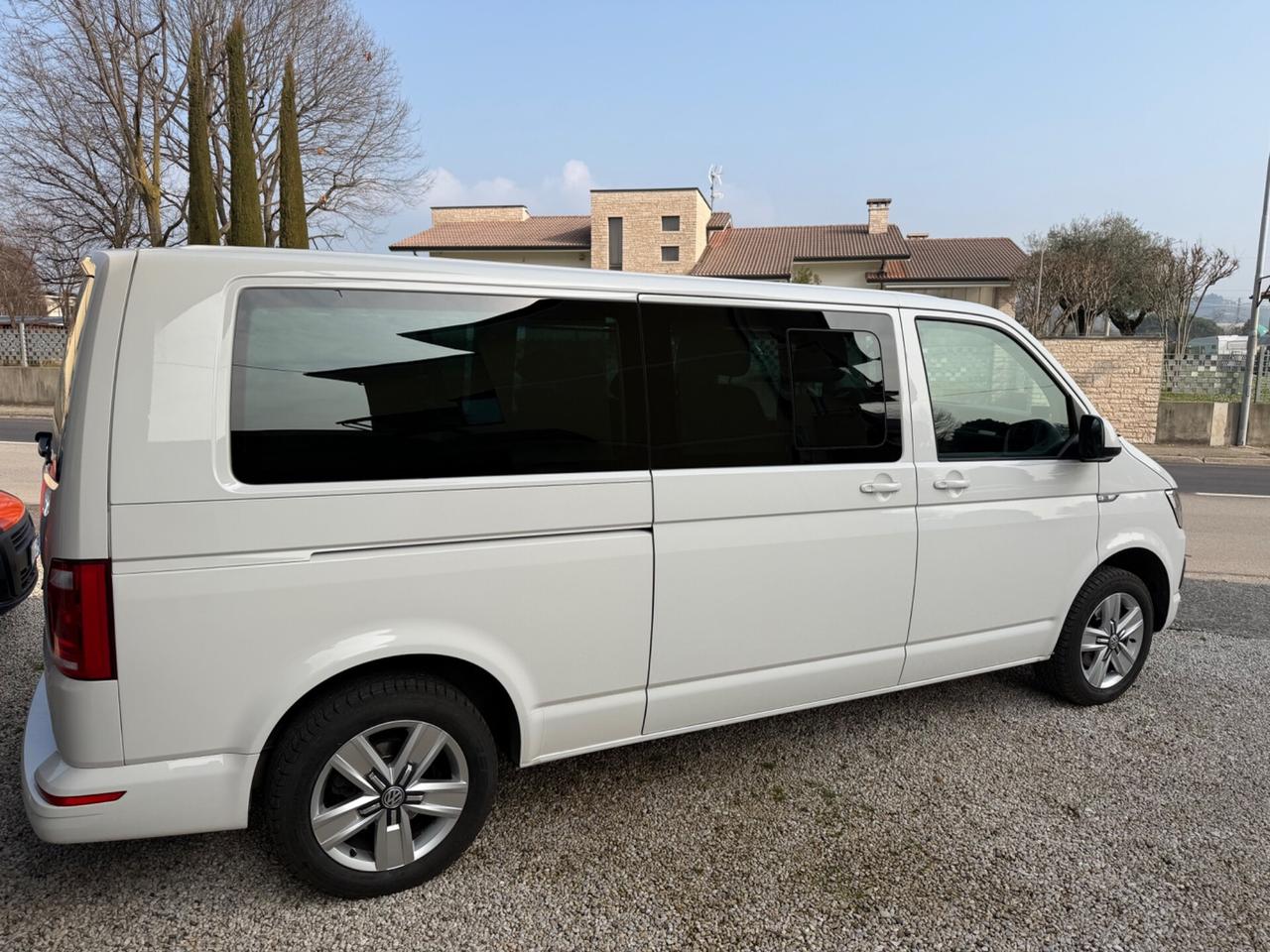 Volkswagen Caravelle 2.0 150CV DSG 9 POSTI