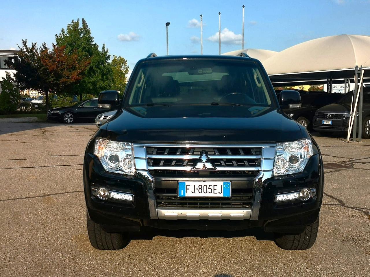 Mitsubishi Pajero 3.2 DI-D 16V aut. 3p. ***TETTO***TELECAMERA***PELLE***NAVI***