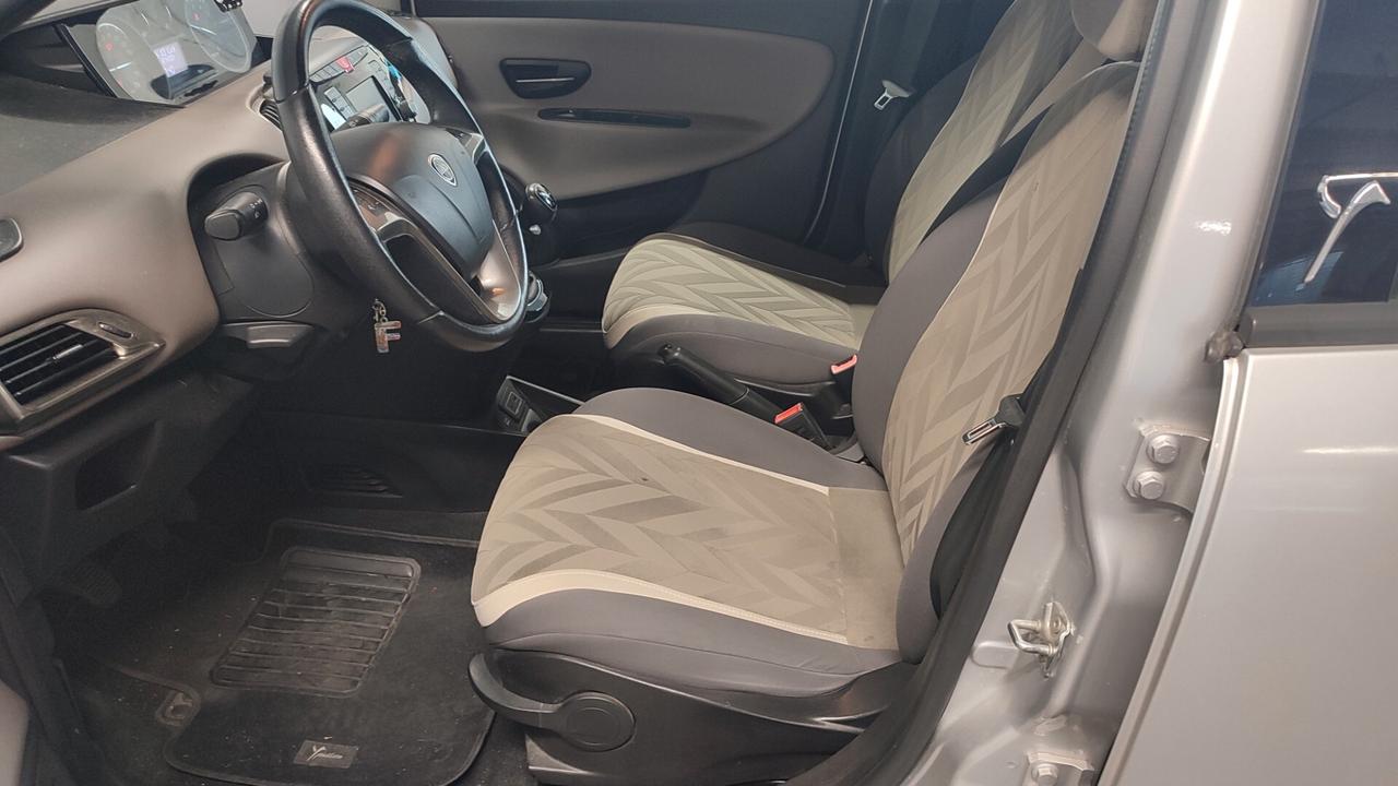 Lancia Ypsilon 1.2 69 CV 5 porte Platinum NEOPATENTATO EURO 6