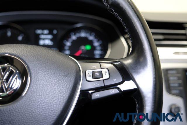 VOLKSWAGEN Passat Variant 1.6 TDI SCR DSG R-LINE BMT