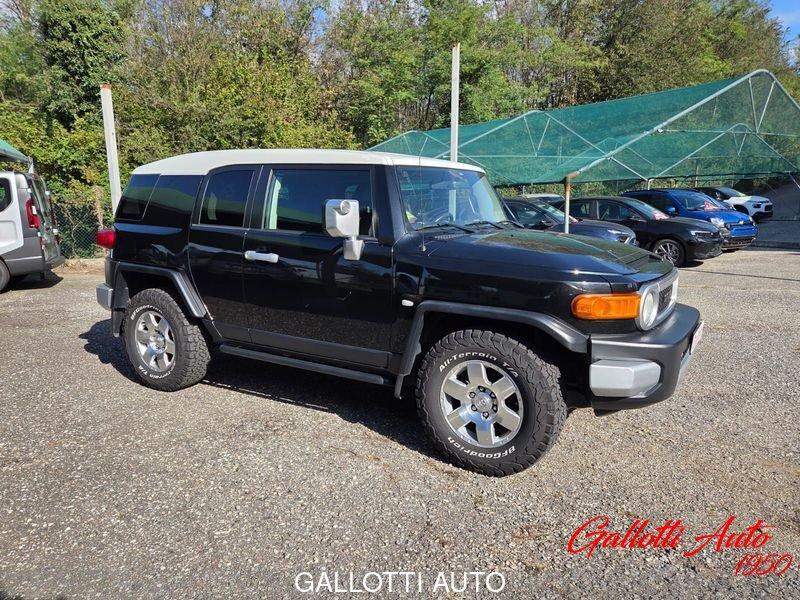 Toyota FJ Cruiser 4.0 benzina 239CV 2WD