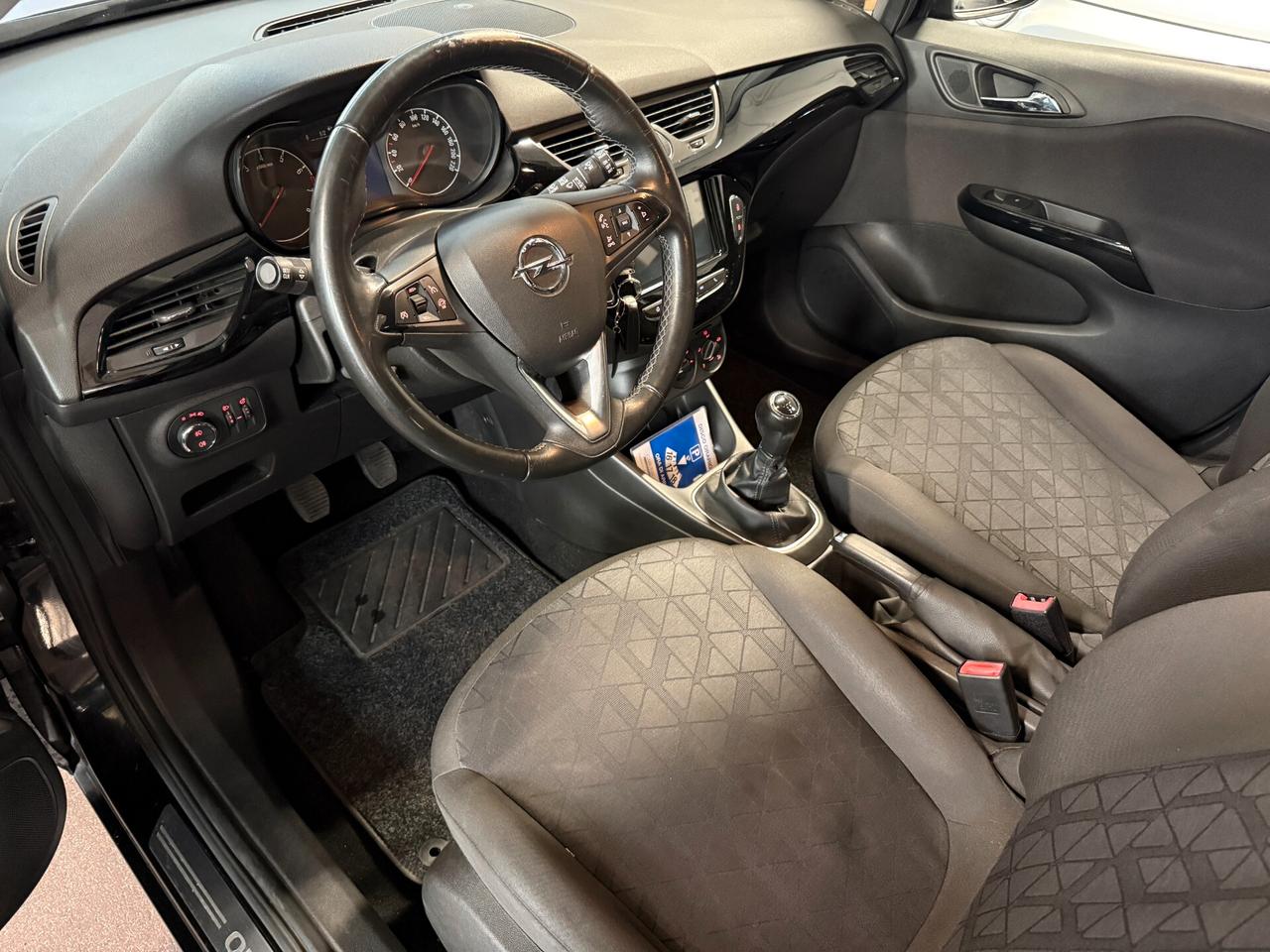 Opel Corsa 1.2 5 porte Black Edition