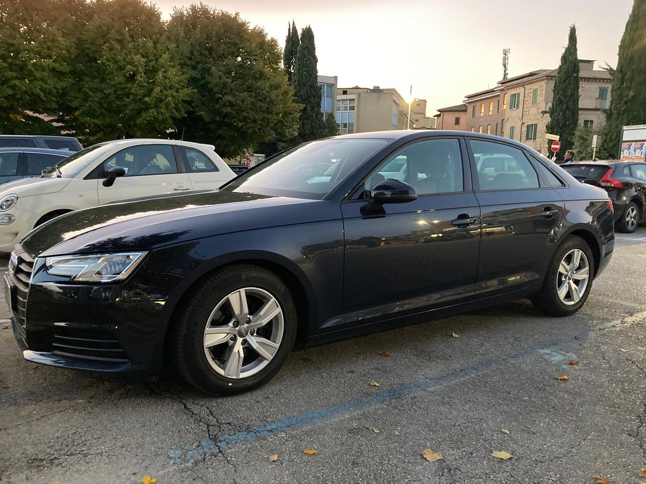Audi A4 2.0 35 TDI Business #7324