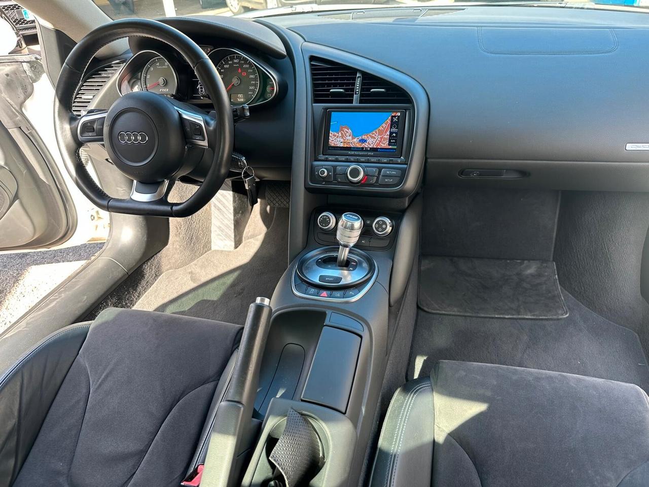 Audi R8 4.2 V8 FSI quattro R tronic