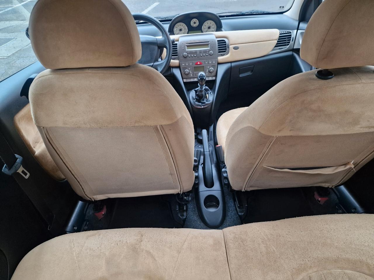 Lancia Ypsilon 1.4 16V Platino