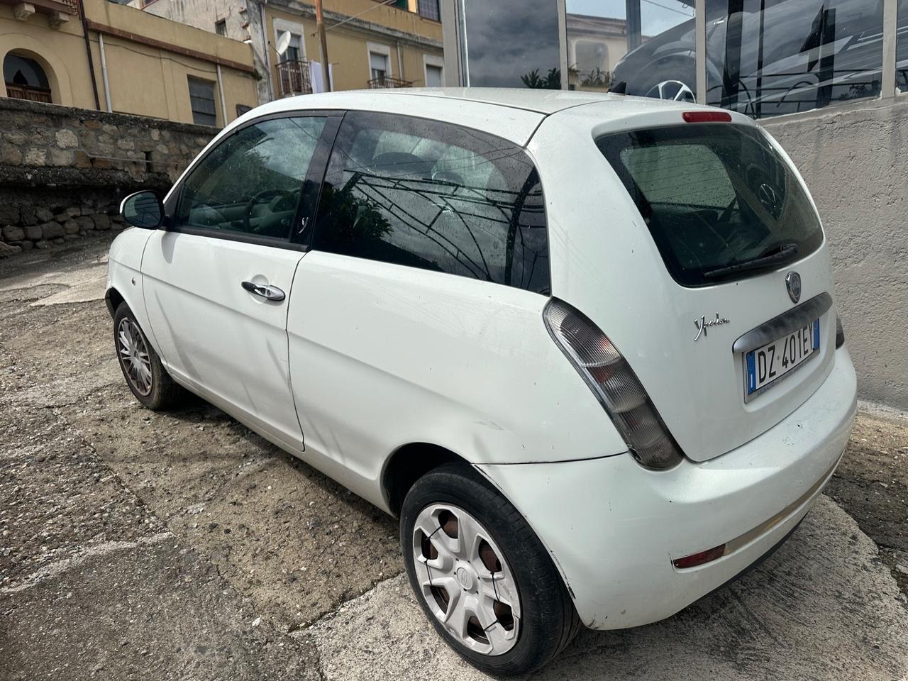 Lancia Ypsilon 1.3 MJT 75 CV Platino