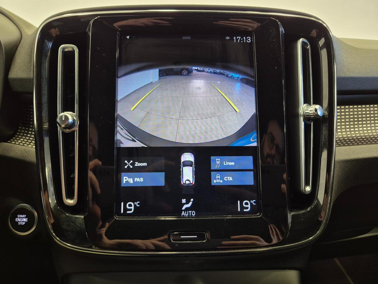 Volvo XC40 2.0 d3 R-design geartronic - UNIPROPRIETARIO - ACC/Lim - Cam