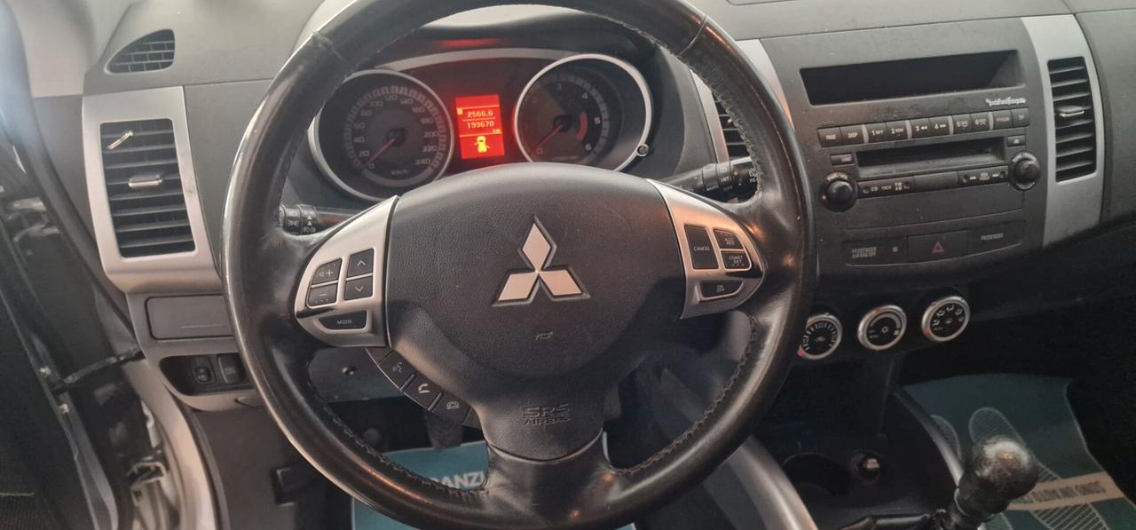 Mitsubishi Outlander 2.2 DI-D Instyle 7 p.ti DPF