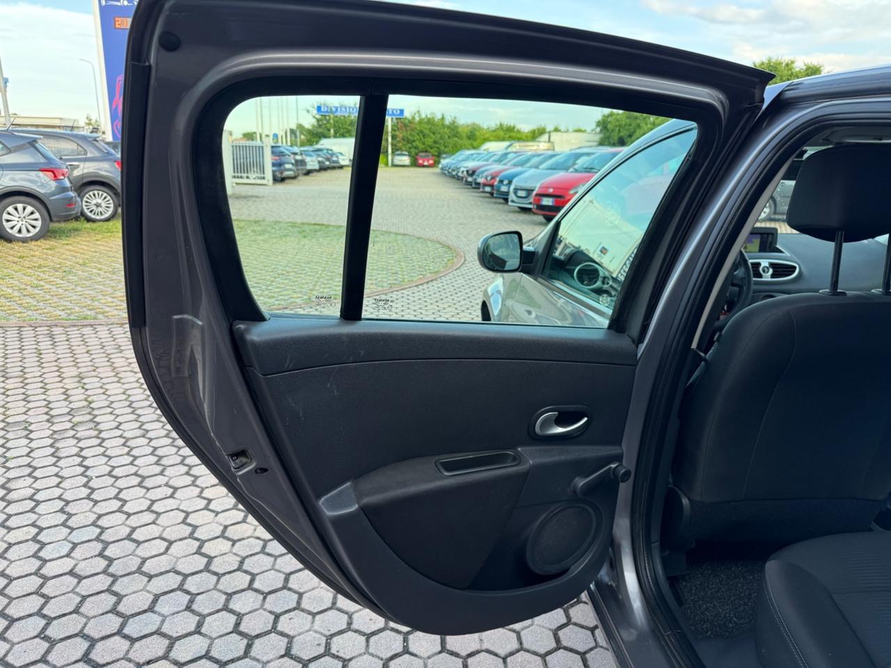 Renault Clio 1.2 16V 5 porte GPL Confort OK NEOPATENTATI