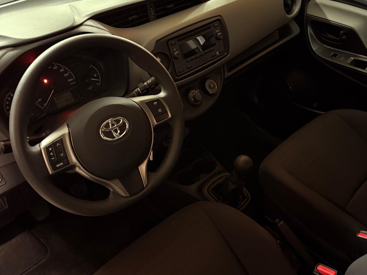 MERAVIGLIOSA TOYOTA YARIS, IN CONDIZIONI DA VETRINA CON SOLI 2930 KM