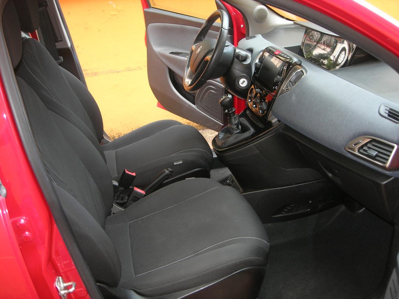 Lancia Ypsilon 1.0 FireFly 5 porte S&S Hybrid Gold