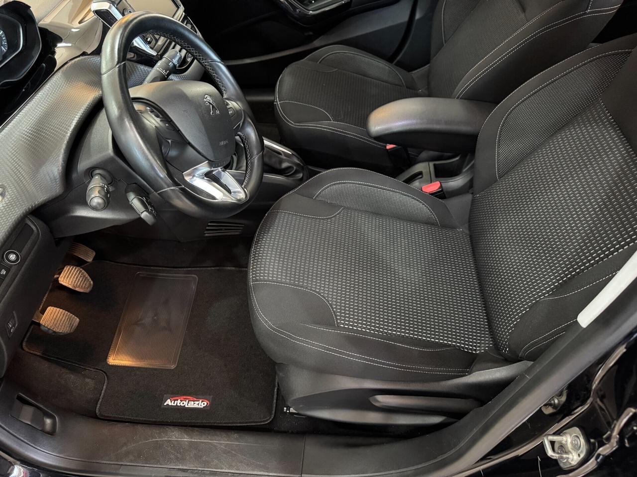 Peugeot 208 PureTech GPL 82 cv Allure NAVIGATORE-R