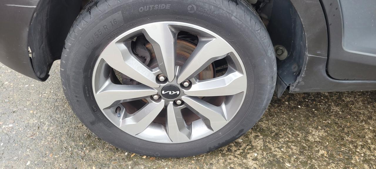 Kia Stonic 1.0 T-GDi 100 CV MHEV iMT GT Line