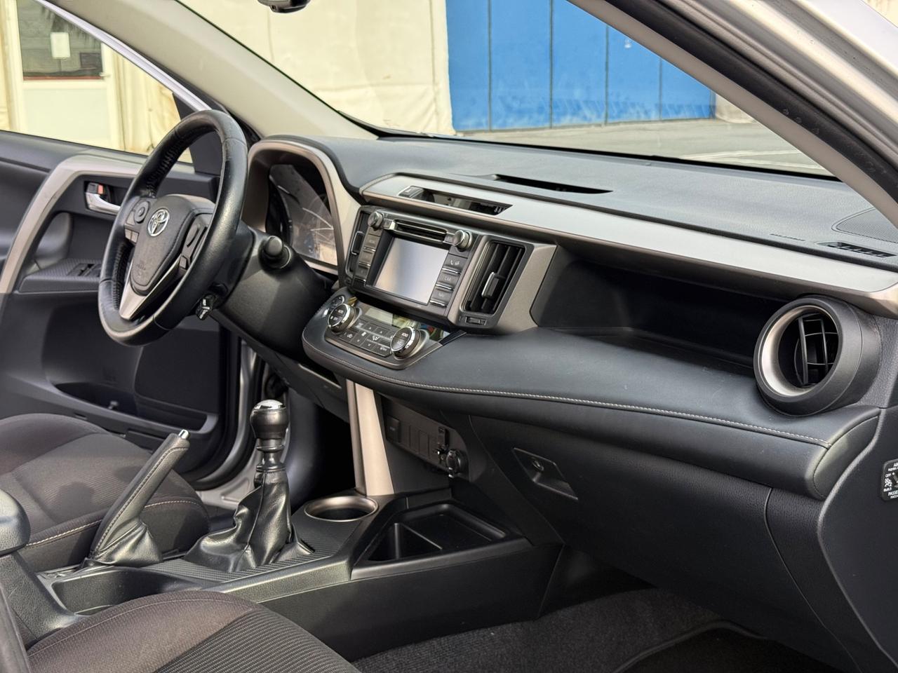 Toyota RAV 4 RAV4 2.0 D-4D 4WD Lounge-4X4-PERMUTABILE