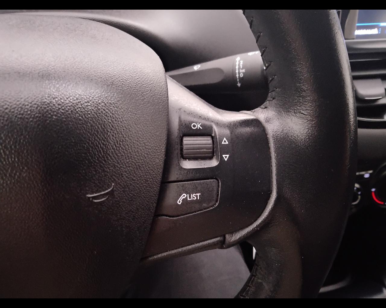PEUGEOT 208 I 2015 - 208 5p 1.2 puretech Active s&s 82cv neopatentat