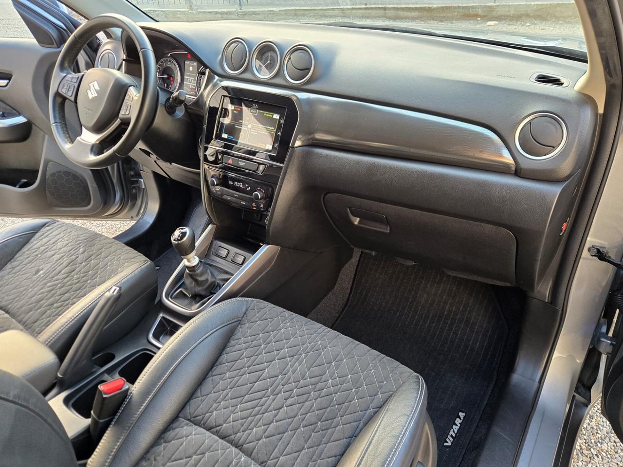 Suzuki Vitara 1.4 Hybrid Top