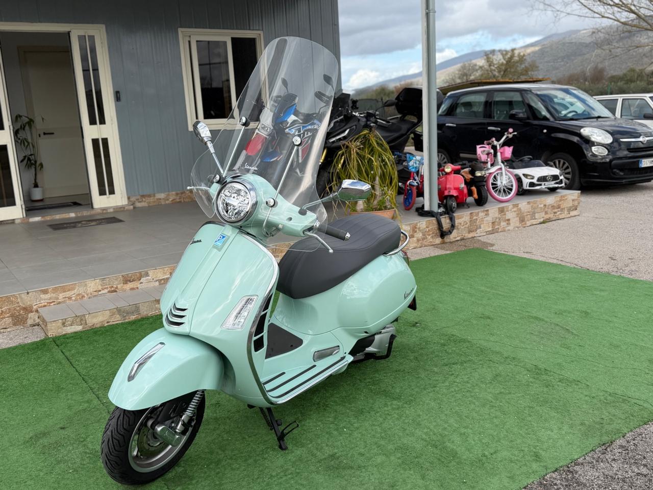Piaggio Vespa 300 GTS Colore TIFFANI Nuova
