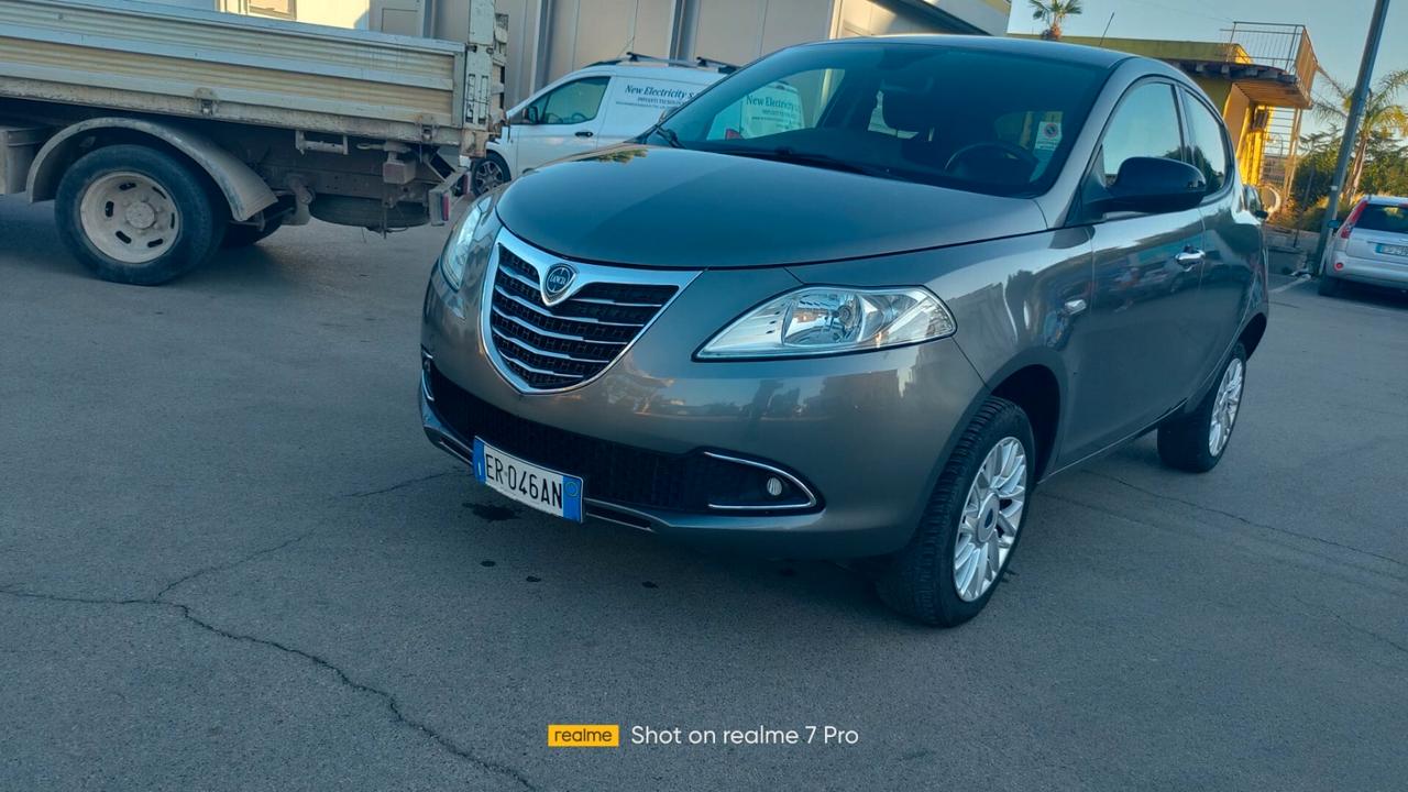 Ypsilon 0.9 t.air Gold ecochic metano 80cv