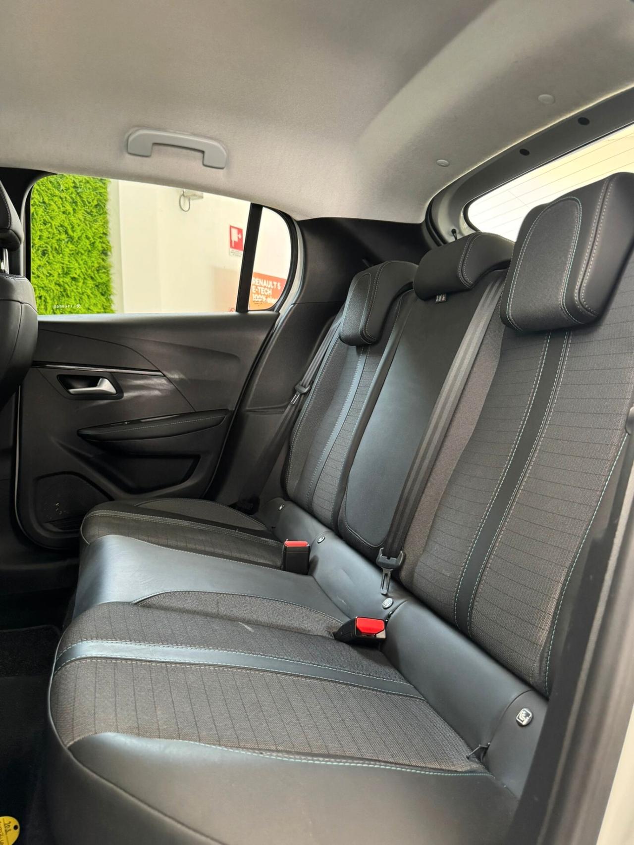 Peugeot 208 motore elettrico 136 CV 5 porte Allure