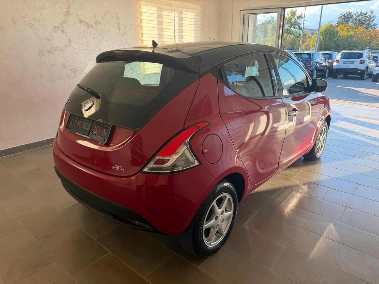 Lancia Ypsilon 1.2 69 CV 5 porte S&S Black&Red