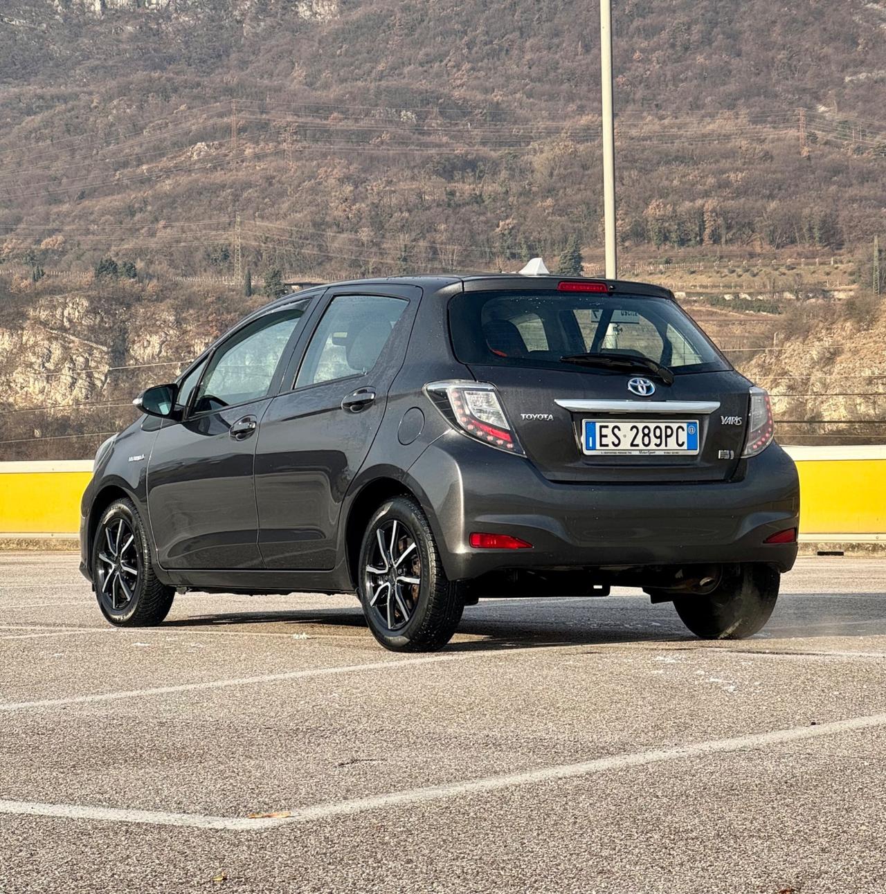 Toyota Yaris 1.5 Hybrid 5p Lounge Neopatentati