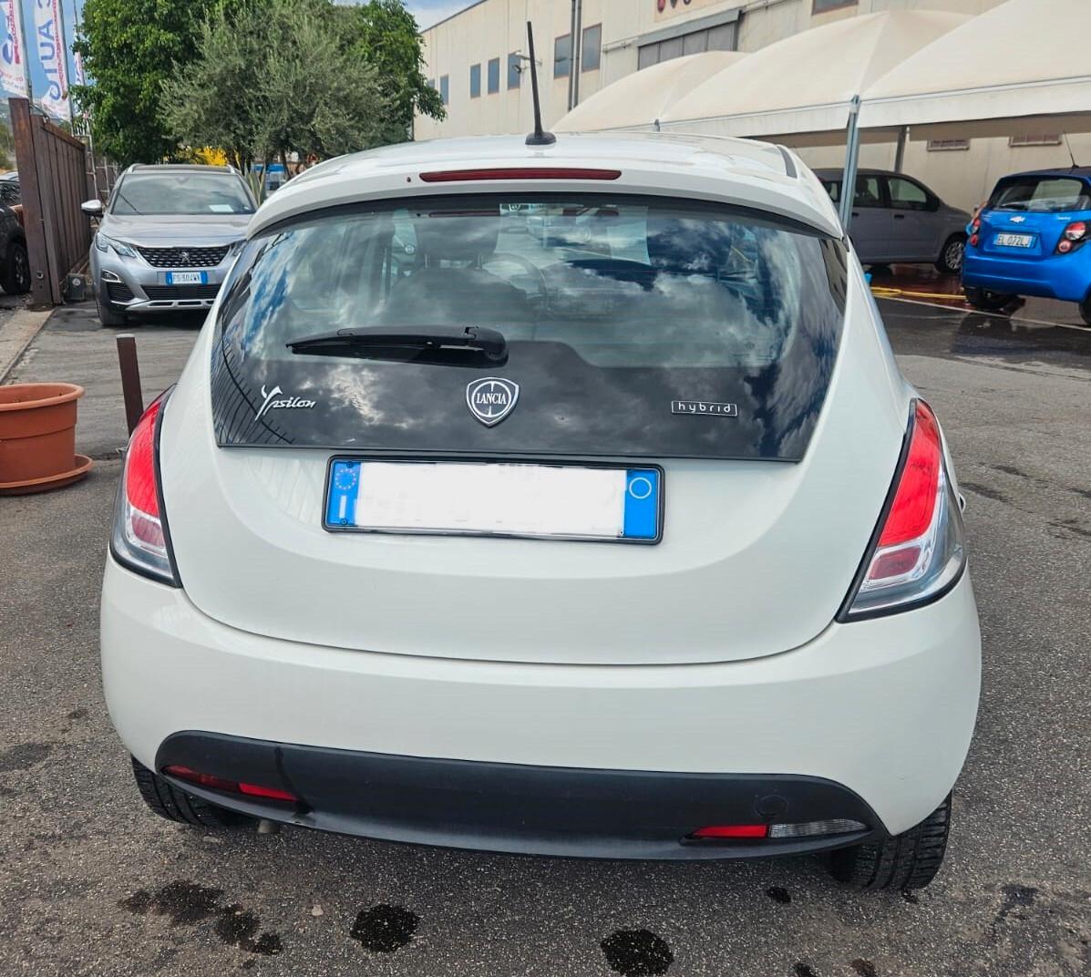 Lancia Ypsilon 1.0 FireFly 5 porte S&S Hybrid Ecochic A. Ferretti