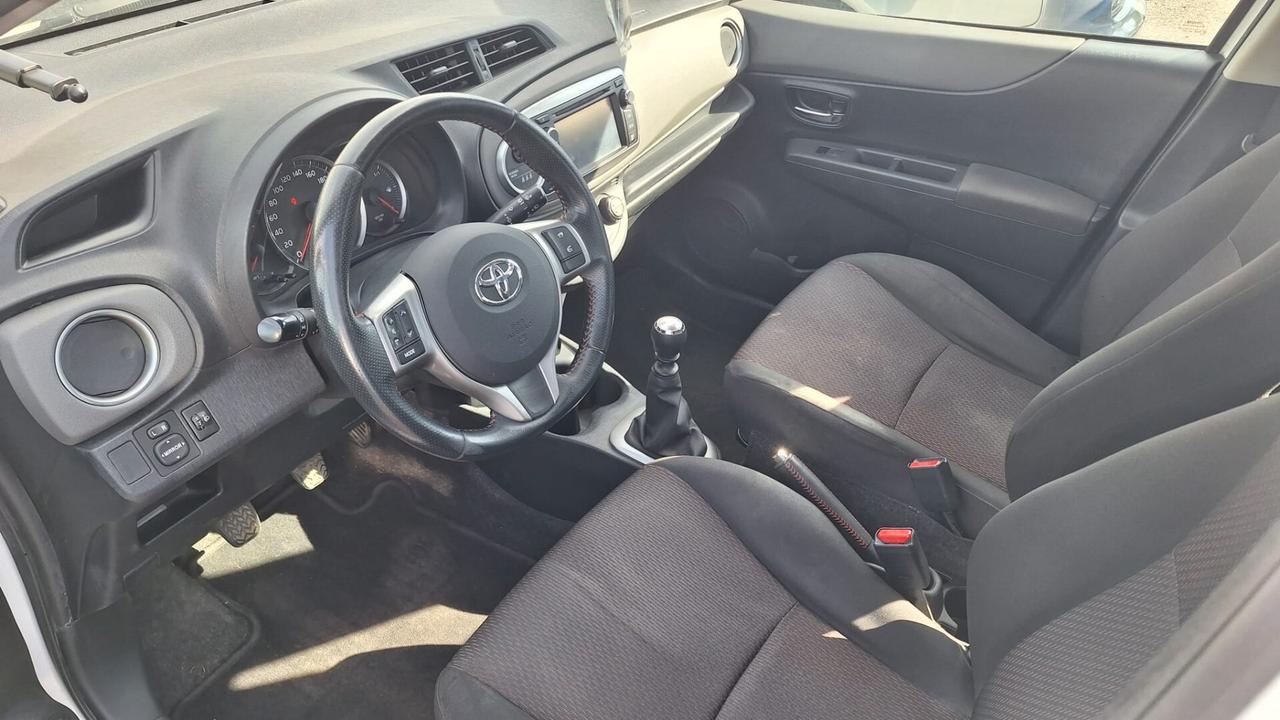 Toyota Yaris 1.3 5p Lounge UNIPRO