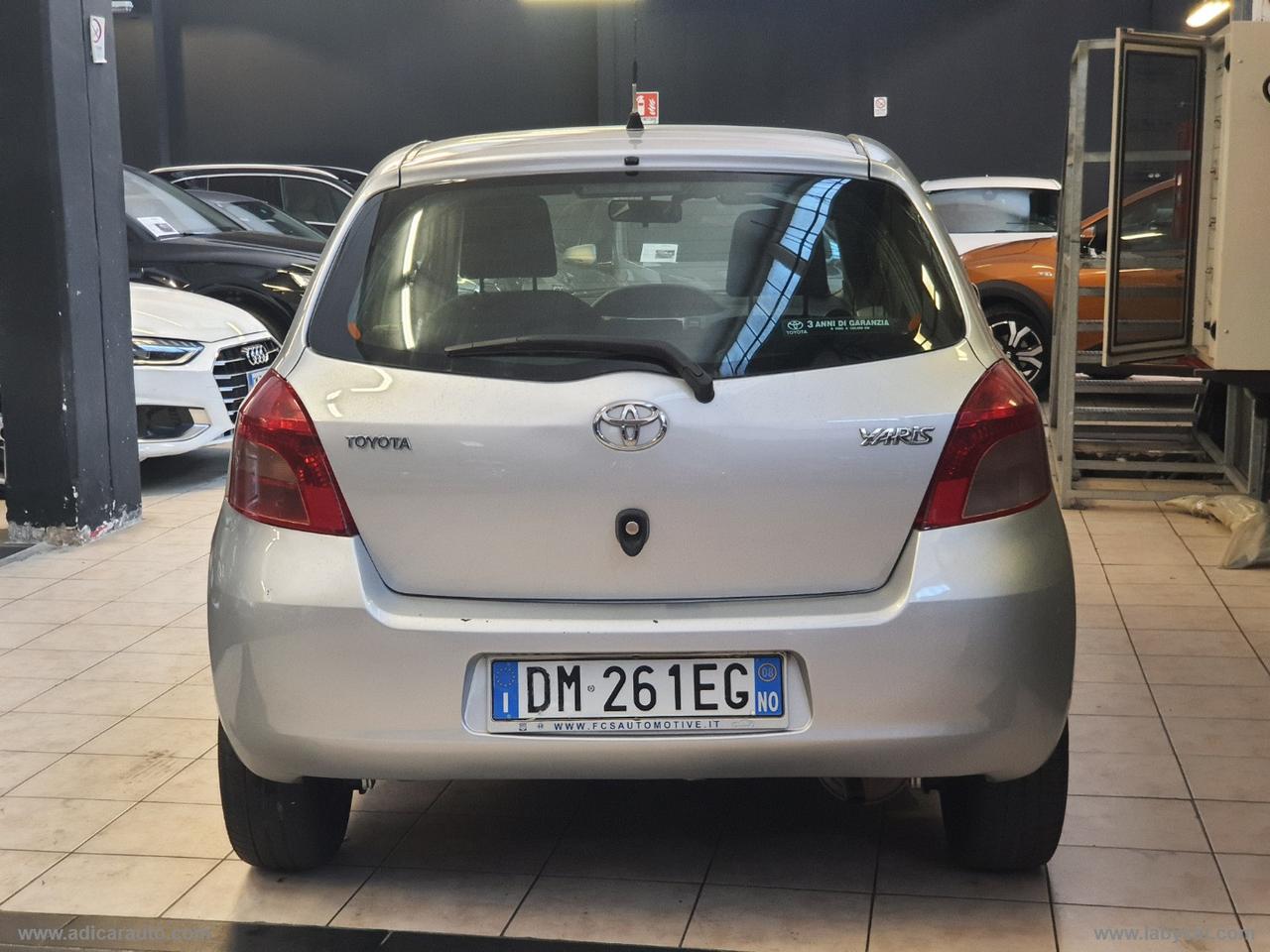 TOYOTA Yaris 1.0 5p. Sol