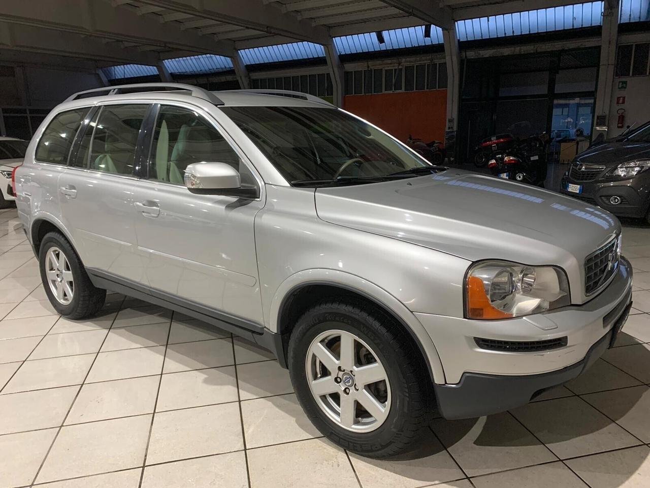 Volvo XC 90 XC90 2.4 D5 185 CV AWD Momentum con IMPIANTO A GPL