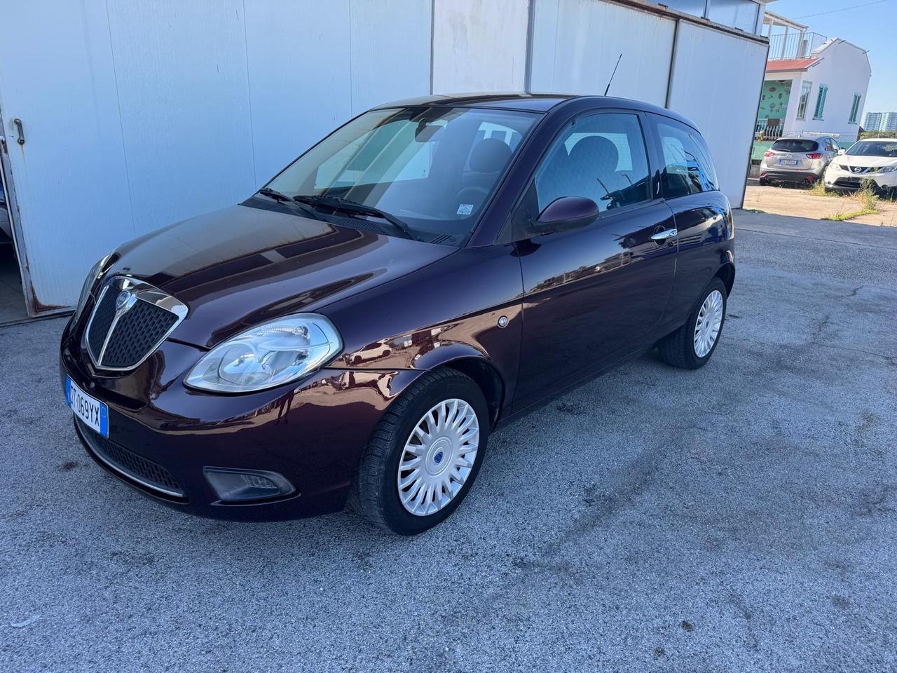 Lancia Ypsilon 1.2 versus neo p ok