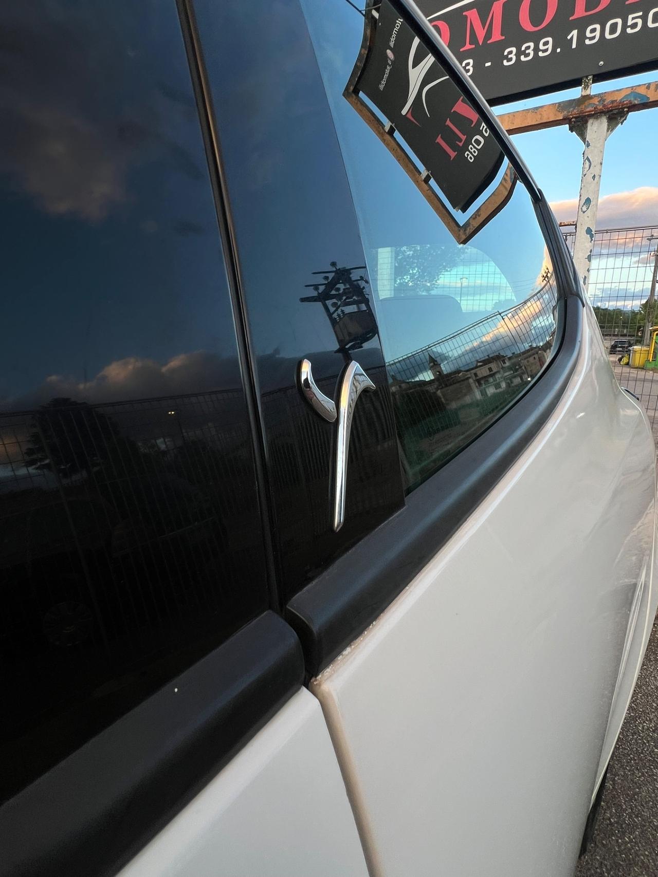 Lancia Ypsilon 1.3 MJT 16V 95 CV 5 porte S&S Silver