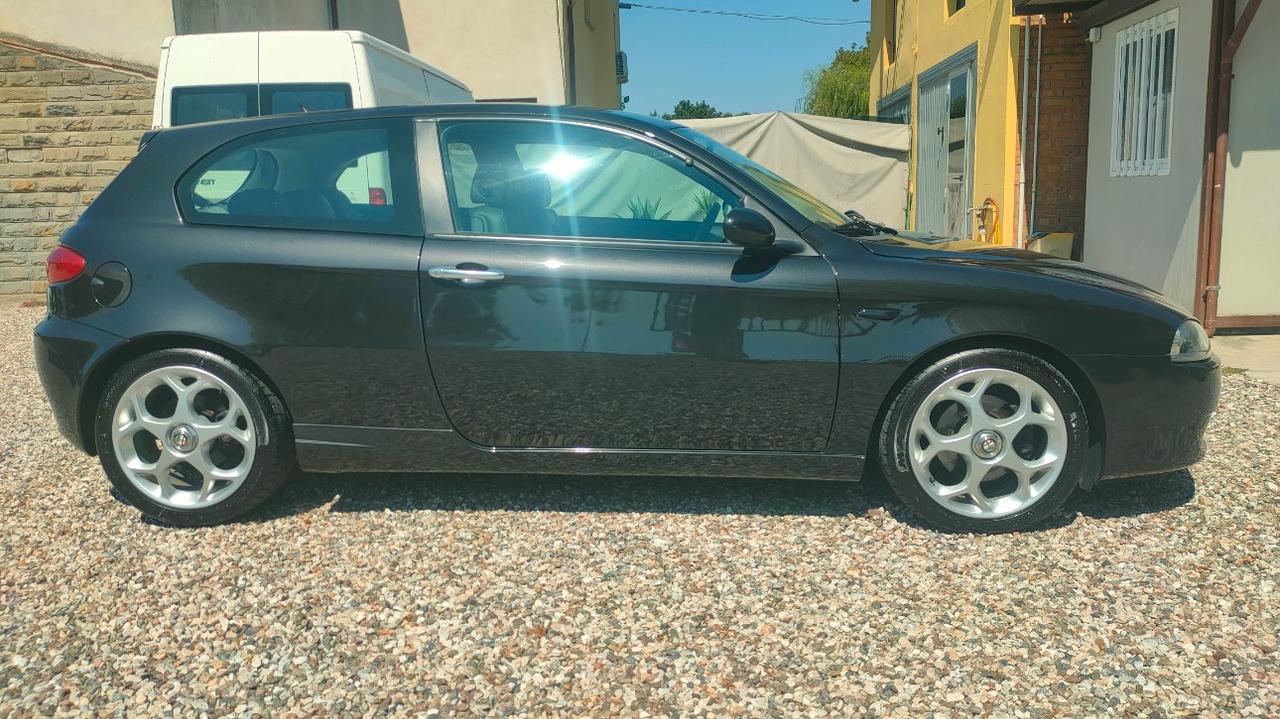 Alfa Romeo 147 2.0i 16V Twin Spark 150 CV 3p. Distinctive MANUALE