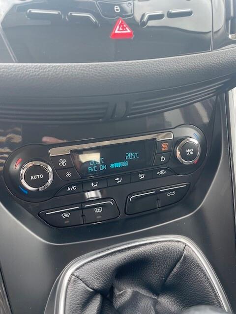 Ford Kuga 2.0 TDCI 140 CV 4WD Titanium