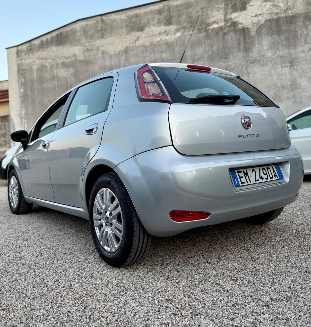 Fiat Punto 1.3 MJT II 75 CV 5 porte navigatore bluetooth