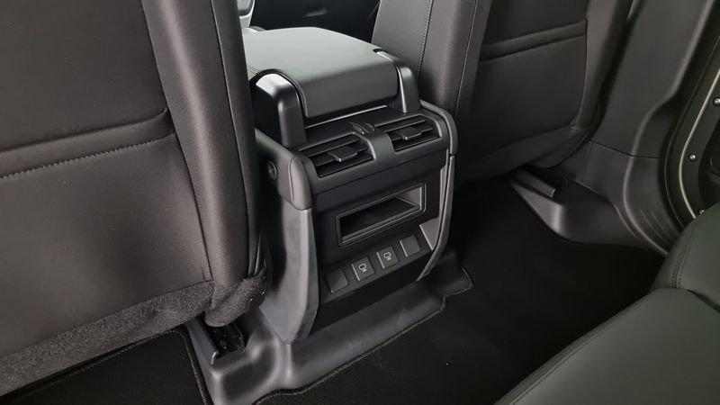 Land Rover Defender 110 3.0D I6 200 CV AWD Auto S