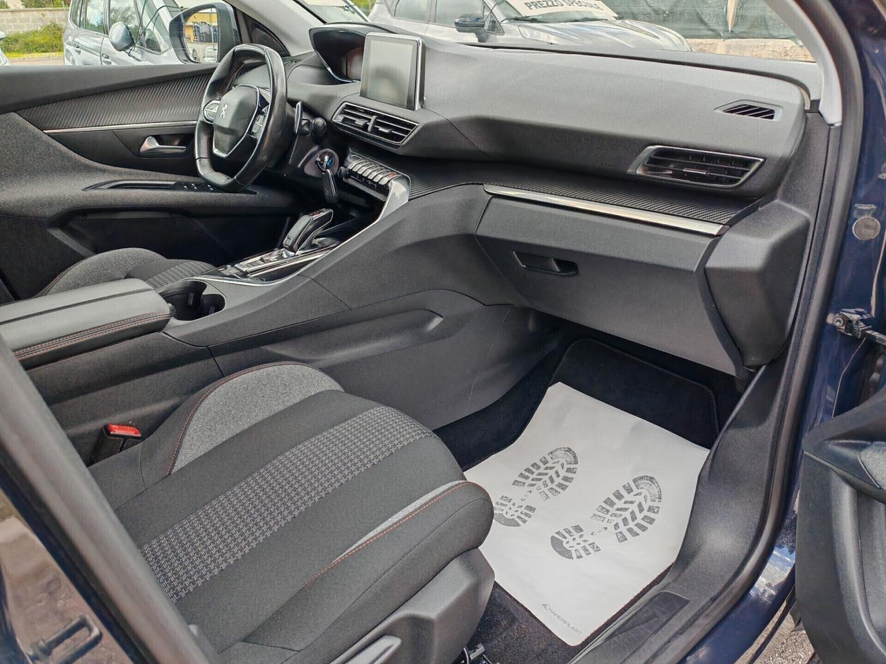 Peugeot 3008 1.5BlueHDi Allure navig led 2021