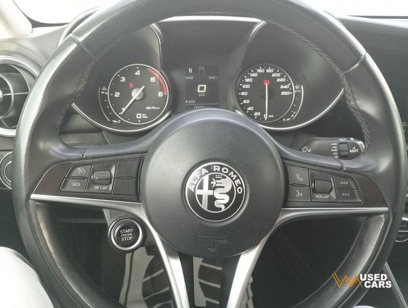 Alfa Romeo Giulia 2.2 Turbo AT8 150CV Business