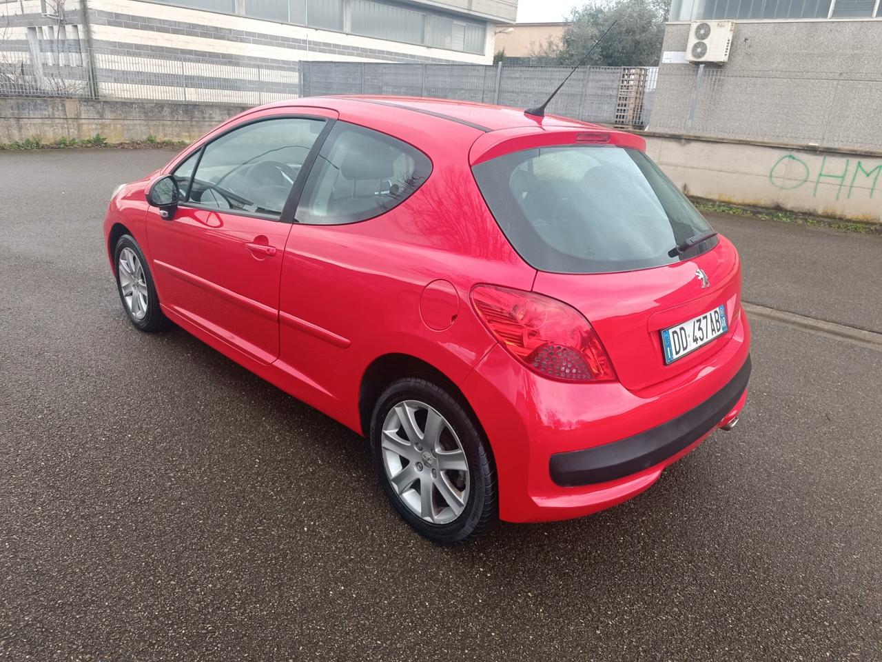 Peugeot 207 1.6 benzina SOLAMENTE 95.000 KM