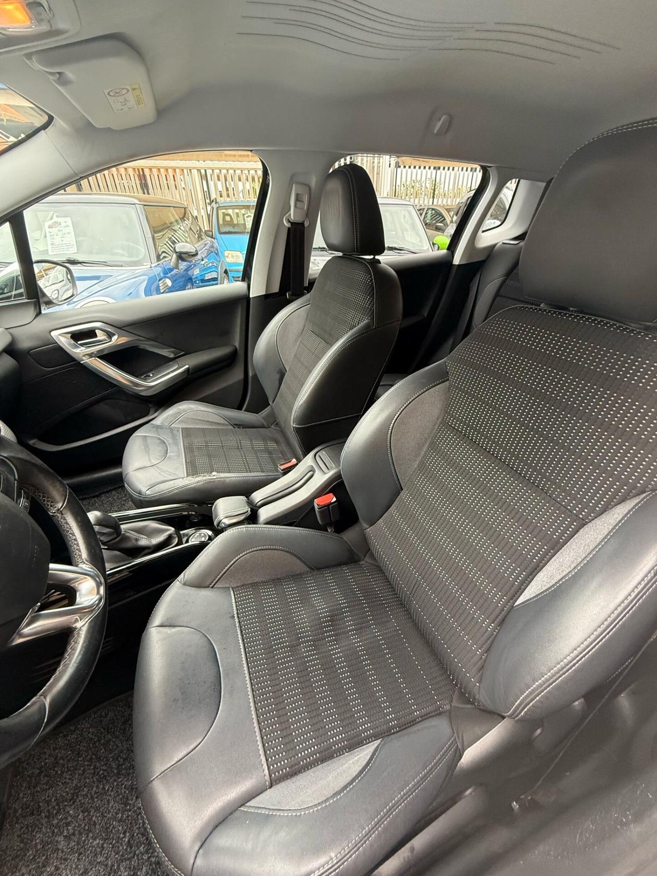 PEUGEOT 2008 1,2 BENZ.