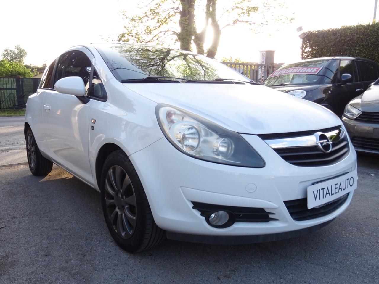 Opel Corsa 1.2 3 porte Club OK NEOPATENTATI