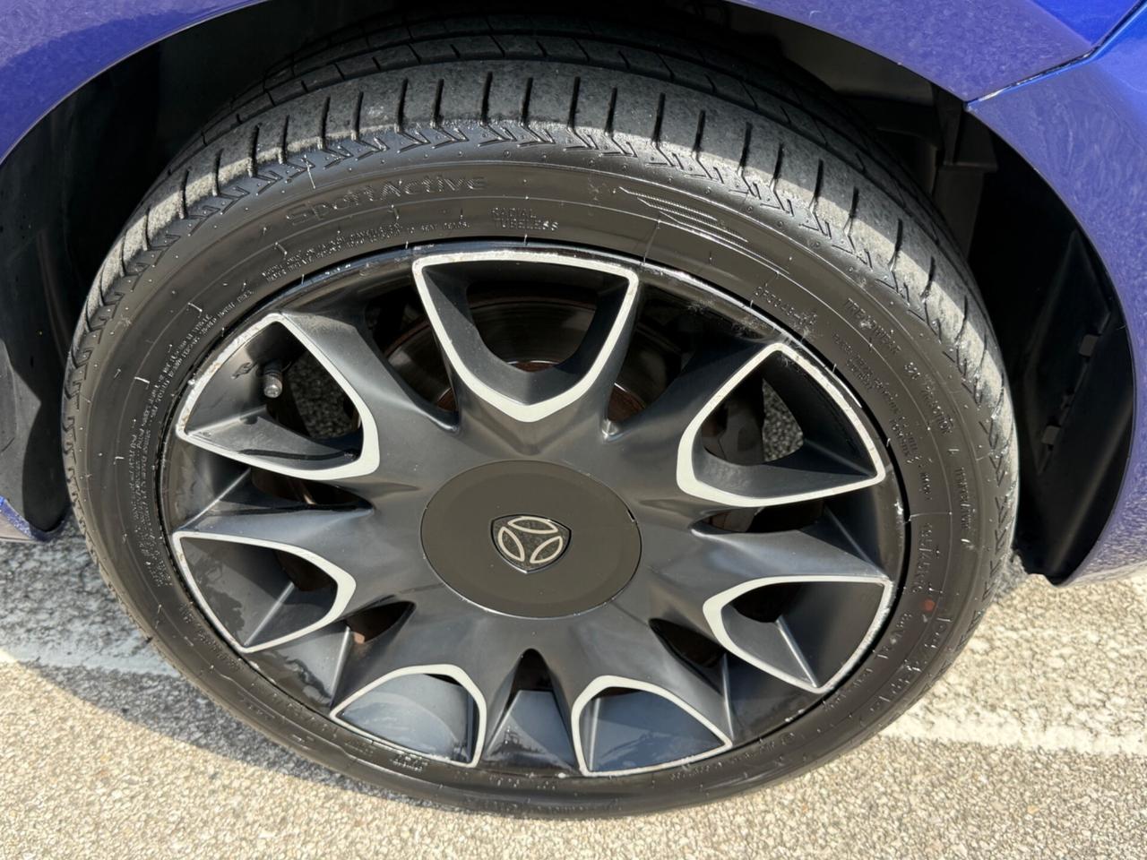 Lancia Ypsilon S momodesign 1.2 69 CV 5 porte