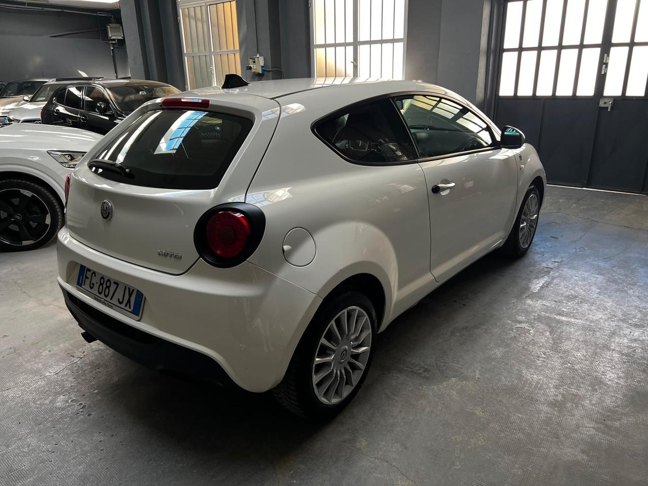 Alfa Romeo MiTo 2017 1.4 Distinctive 78cv E6
