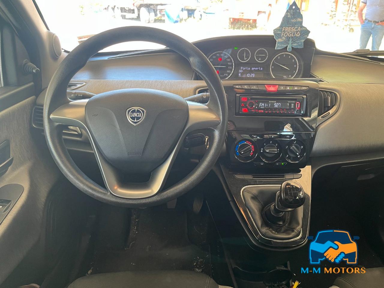 Lancia Ypsilon 5 Porte Ypsilon 1.2 8v Silver ecochic Gpl 69cv