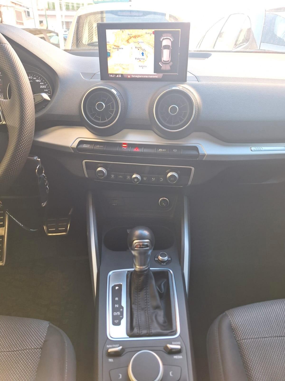 Audi Q2 30 TDI S tronic Identity Black