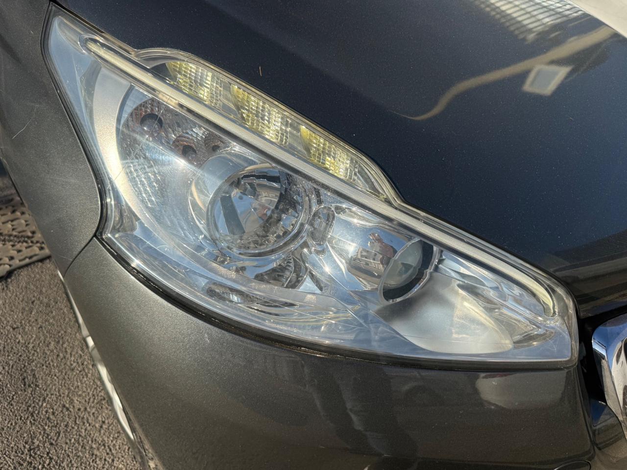 Peugeot 208 1.4 HDi 68 CV 5 porte Allure