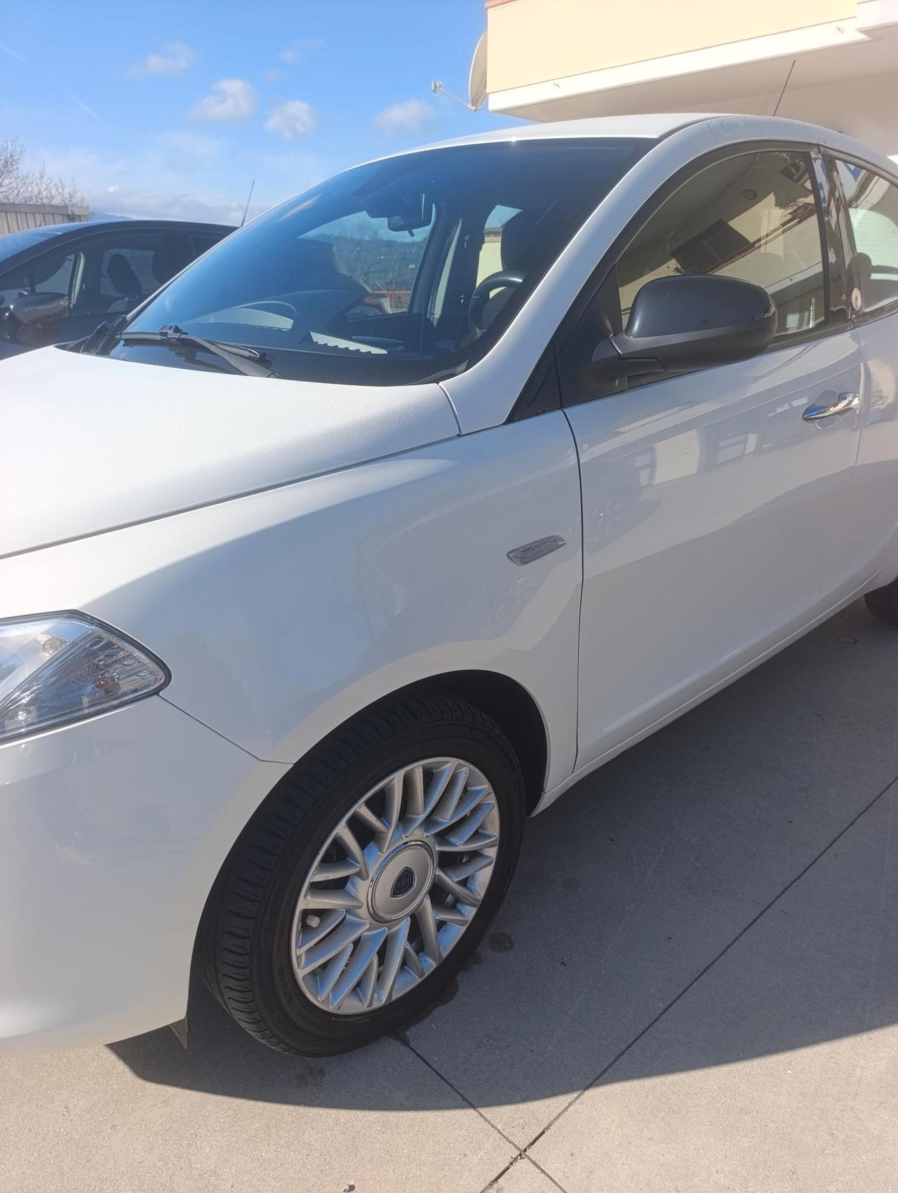 Lancia Ypsilon 5 Porte Ypsilon 1.2 8v Elefantino ecochic Gpl 69cv E6