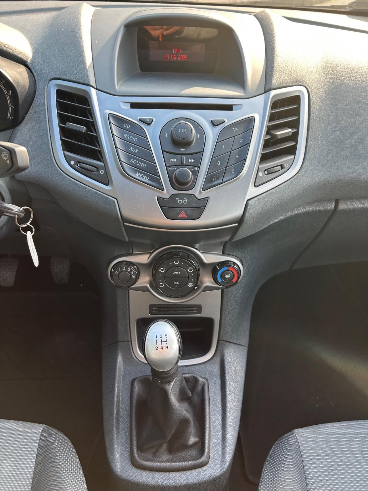 Ford Fiesta 1.2 82 CV 5 porte Titanium * Neo patentati *