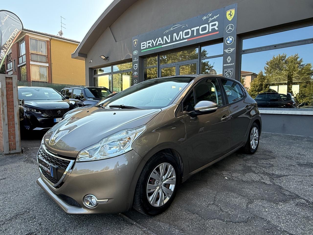 Peugeot 208 1.4 HDi 68 CV 5 porte Allure
